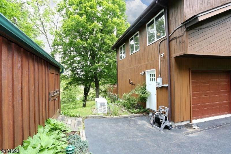 64 Larchmont Dr Property Photo 29