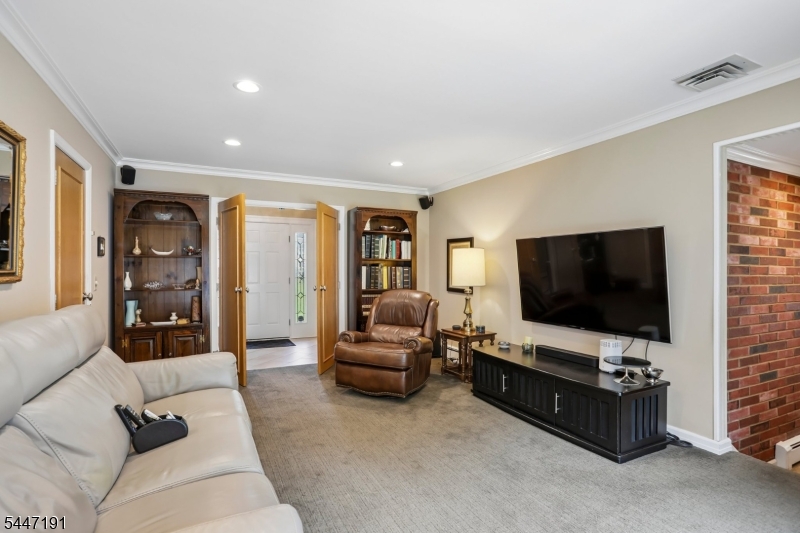 26 Almroth Dr Property Photo 15