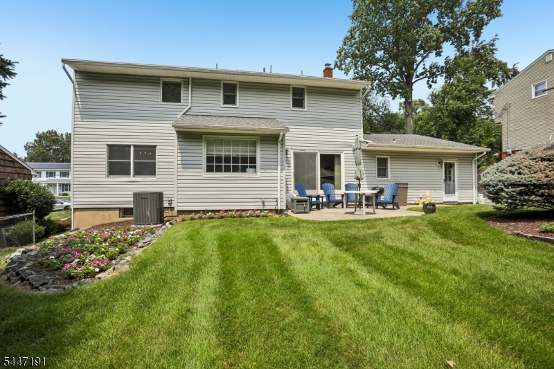 26 Almroth Dr Property Photo 29