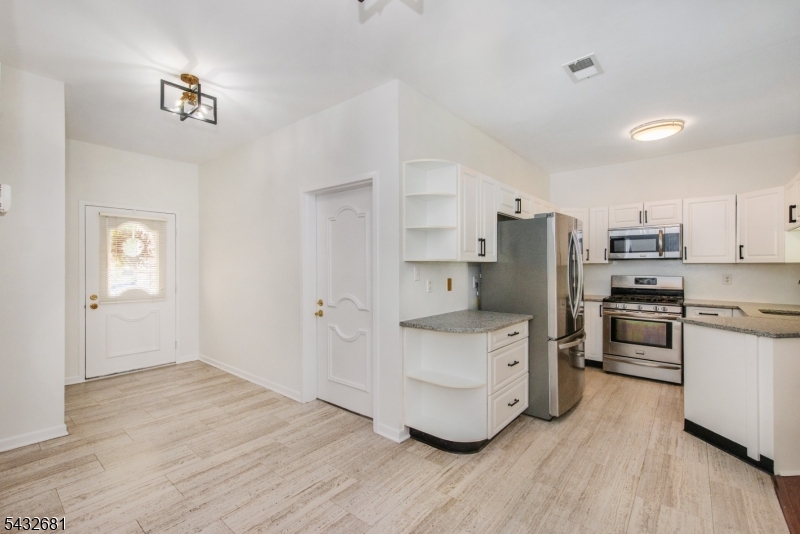 8103 Burgundy Way Property Photo 6