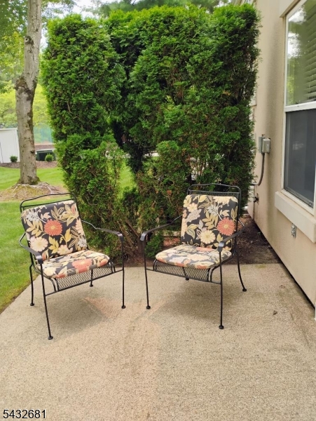 8103 Burgundy Way Property Photo 28