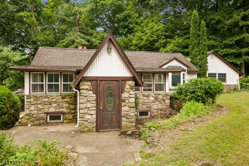 211 Wawayanda Rd Property Photo 1