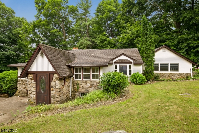 211 Wawayanda Rd Property Photo 3