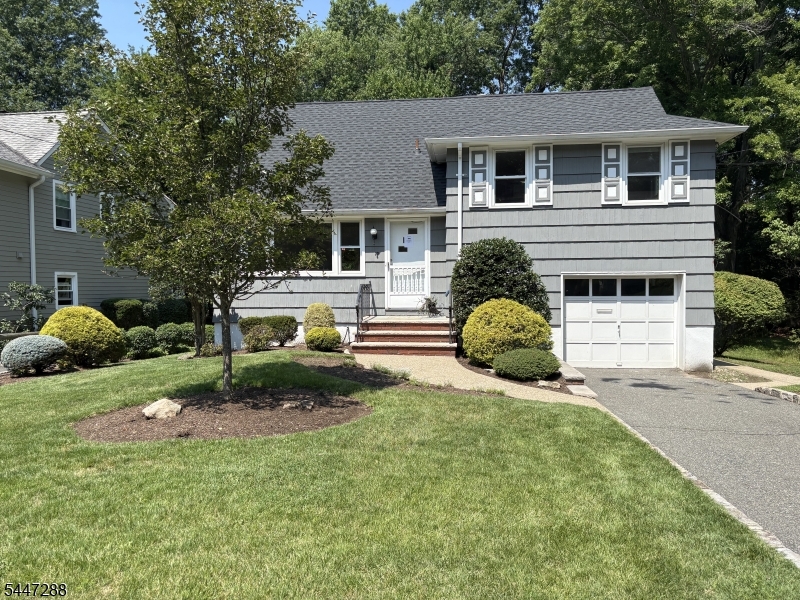 33 Longacre Drive Property Photo 1