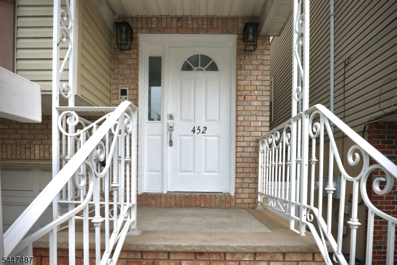 452 Marshall St Property Photo 2