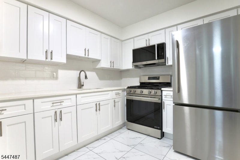 452 Marshall St Property Photo 3