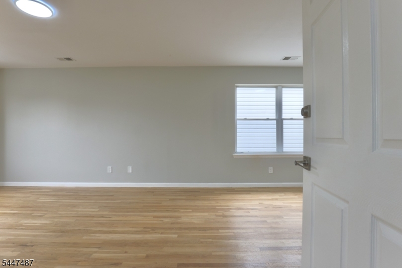 452 Marshall St Property Photo 5