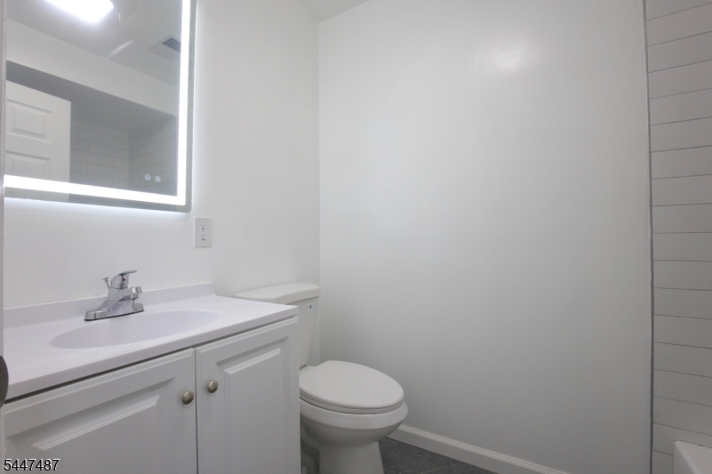 452 Marshall St Property Photo 8