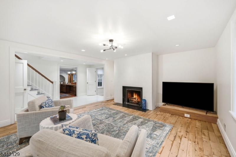 54 E Main St Property Photo 6