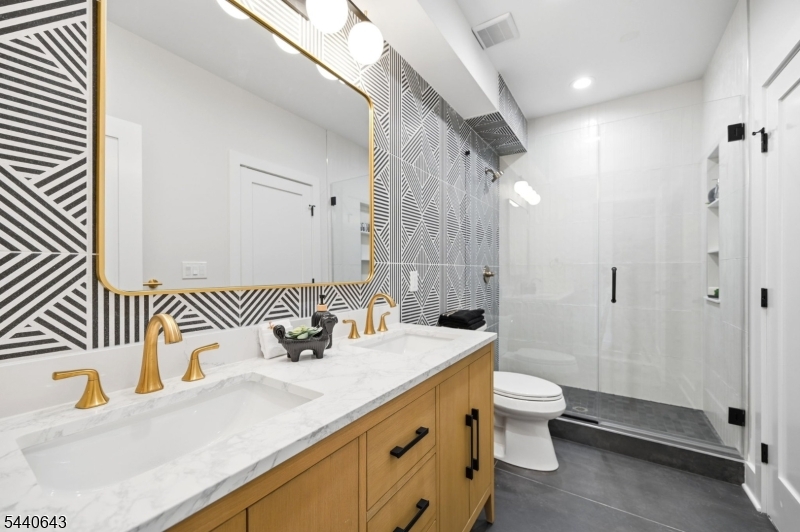 10 Drummond Ter Property Photo 34