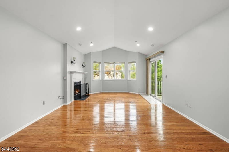 351 Ventnor Ct Property Photo 2