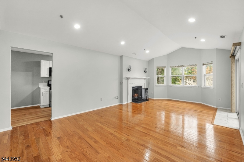351 Ventnor Ct Property Photo 3