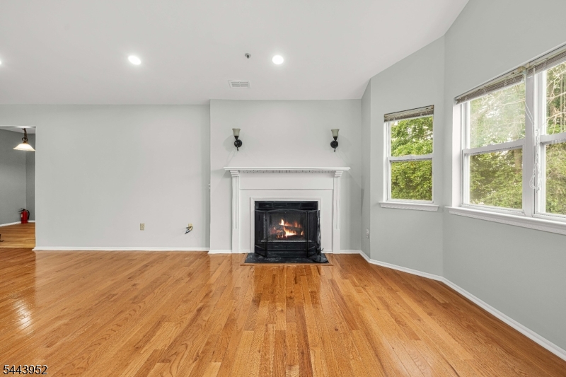 351 Ventnor Ct Property Photo 4