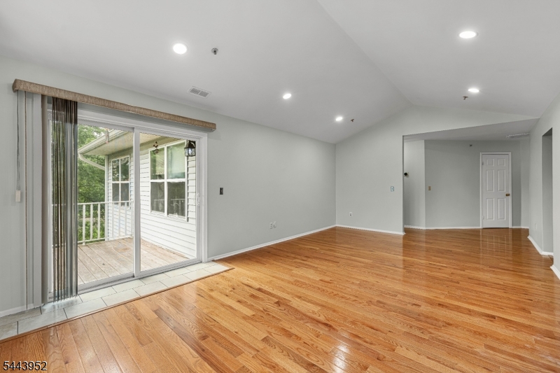 351 Ventnor Ct Property Photo 5