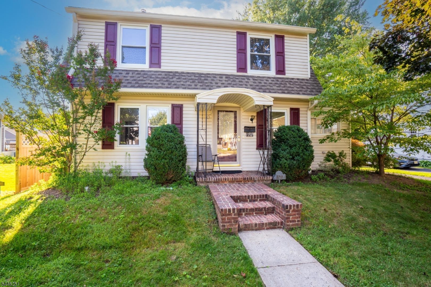 520 Winsor St Property Photo 7