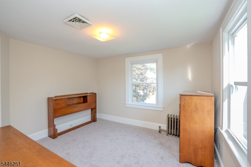 520 Winsor St Property Photo 20