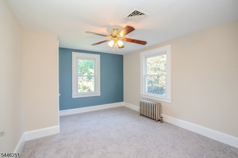 520 Winsor St Property Photo 22