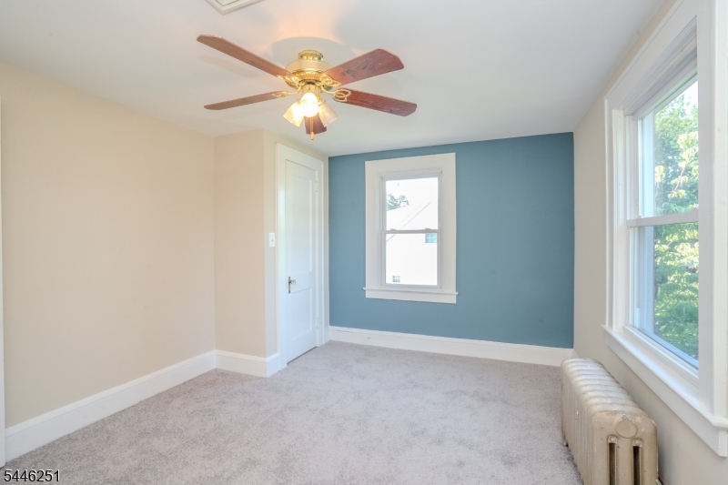 520 Winsor St Property Photo 23