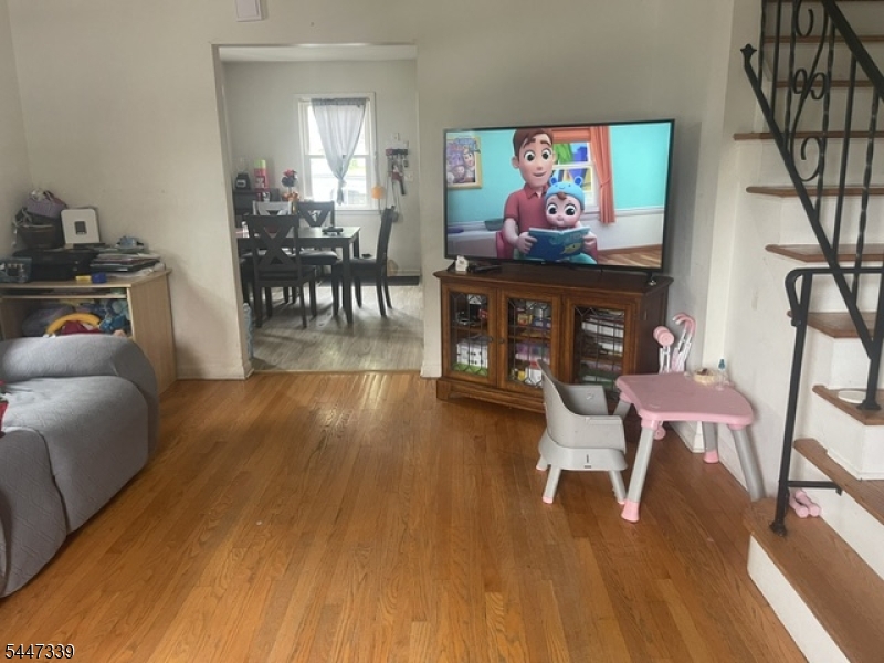18 Sickle St Property Photo 2