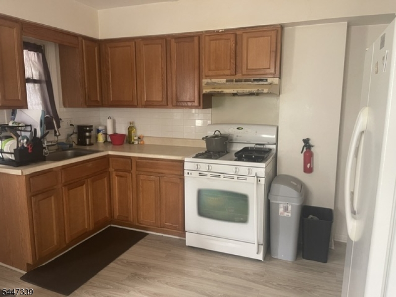 18 Sickle St Property Photo 3