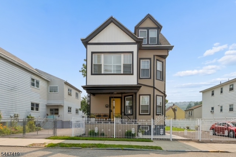 83 Nagle St Property Photo 1