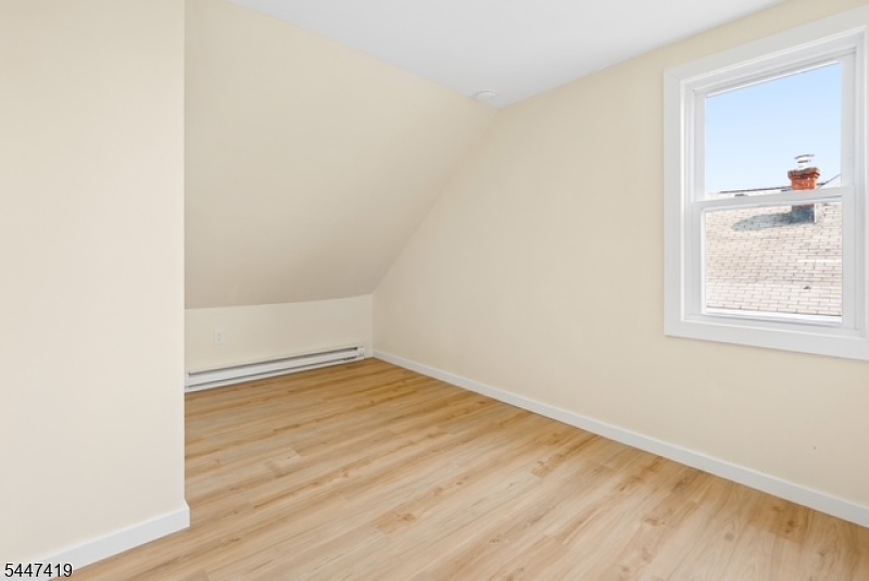 83 Nagle St Property Photo 17