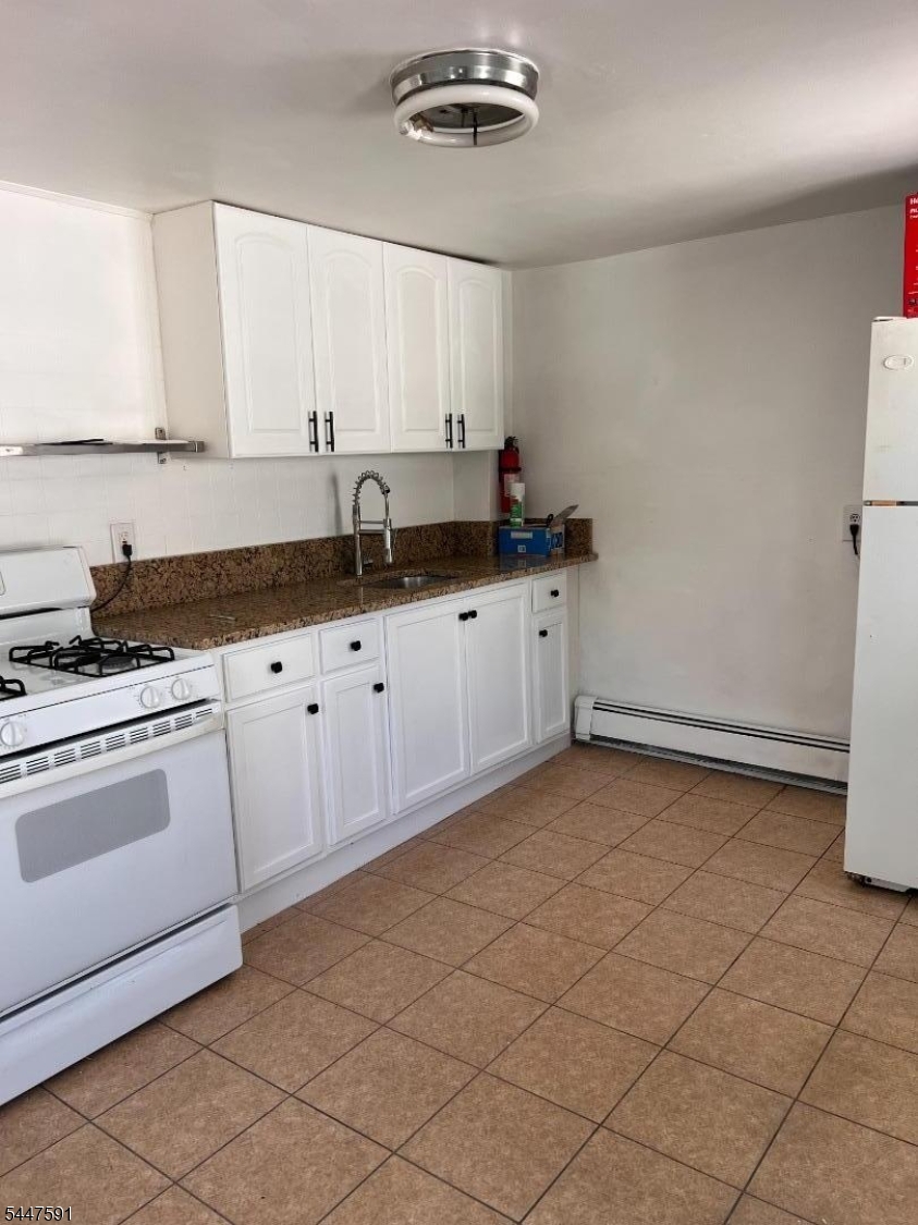 123 Elm St Property Photo 3