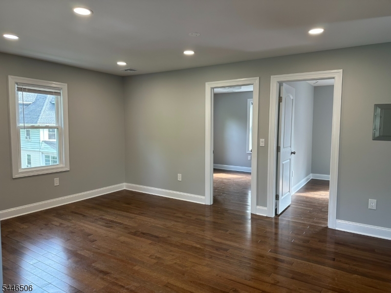 20 Van Dyke Pl 2 Property Photo 3
