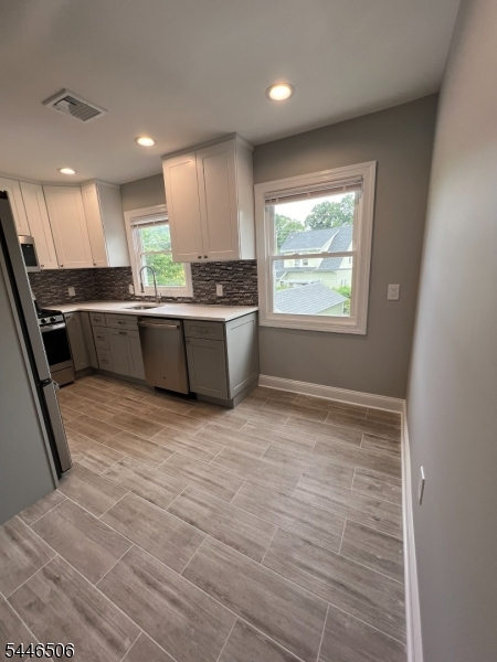 20 Van Dyke Pl 2 Property Photo 5