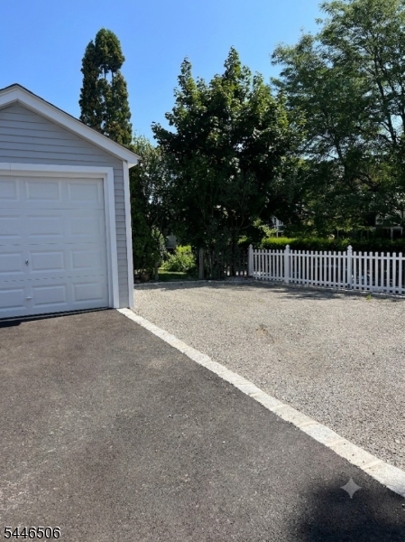 20 Van Dyke Pl 2 Property Photo 23