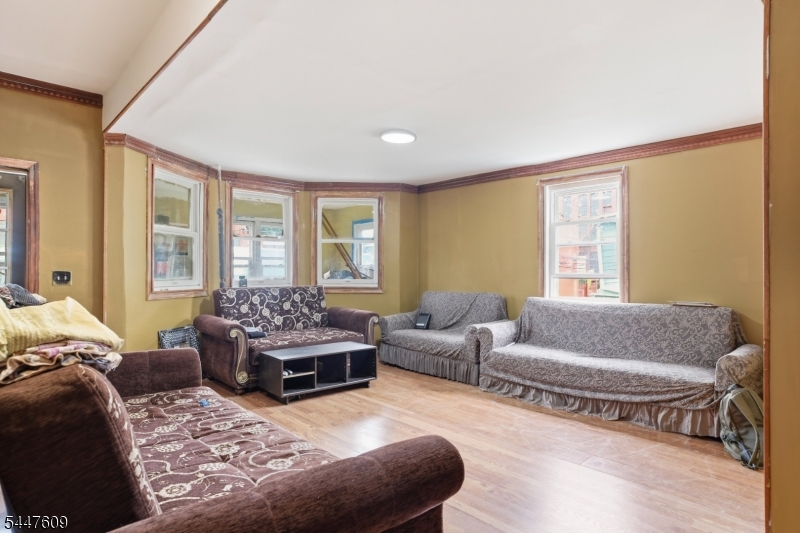 495 Totowa Ave Property Photo 3