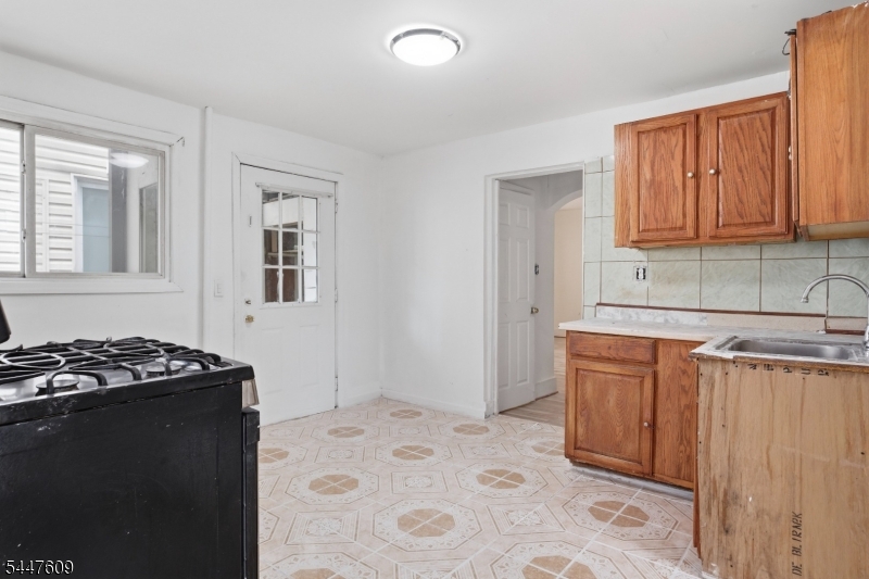 495 Totowa Ave Property Photo 8