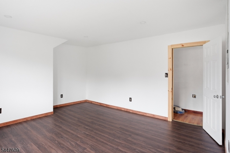 495 Totowa Ave Property Photo 11