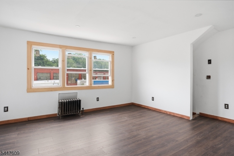 495 Totowa Ave Property Photo 17