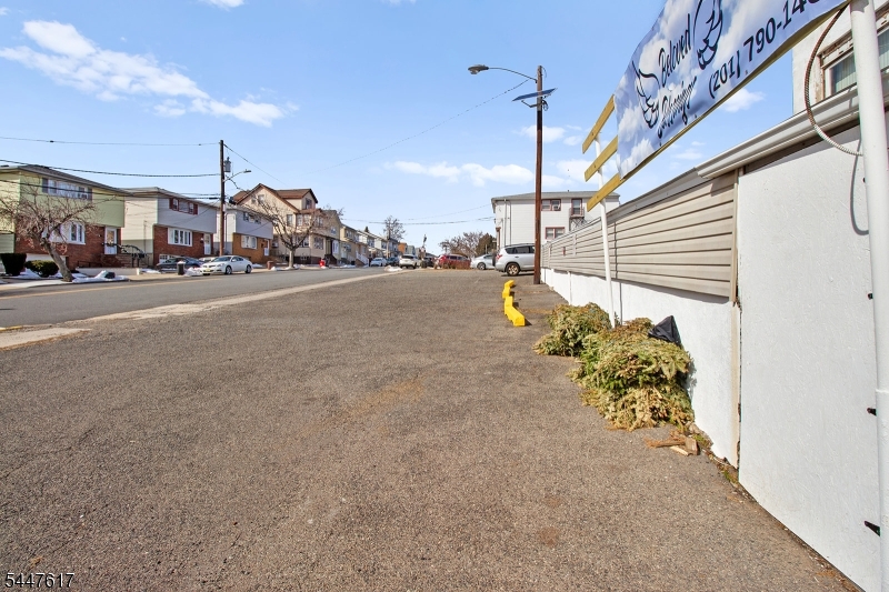 739 Schuyler Ave Property Photo 4