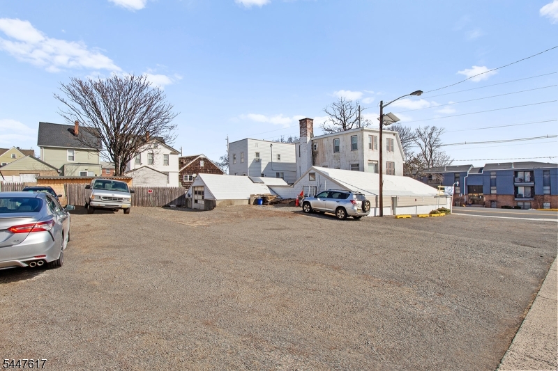 739 Schuyler Ave Property Photo 8
