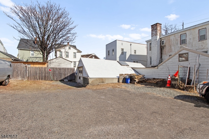 739 Schuyler Ave Property Photo 9