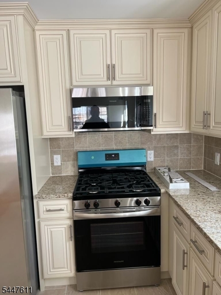 57 Woodside Pl Property Photo 2