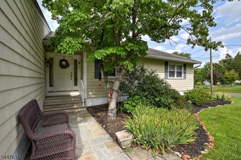 29 1st St Property Photo 3