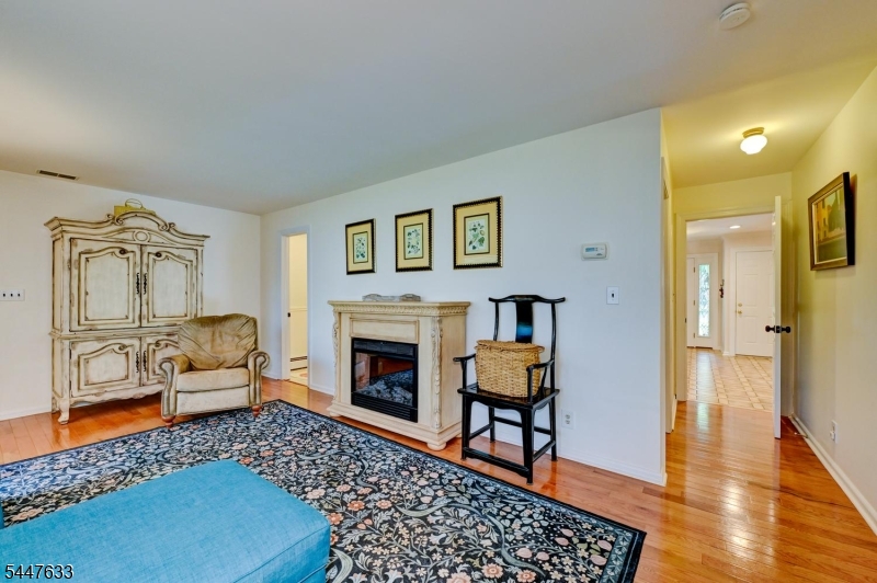 29 1st St Property Photo 13