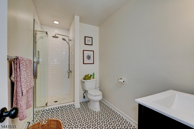 29 1st St Property Photo 25