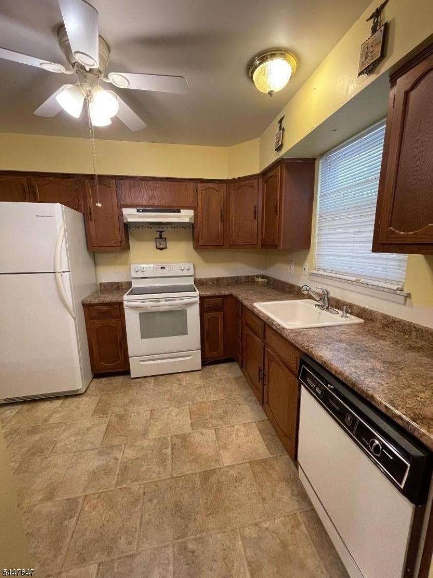 38 Constitution Blvd Property Photo 9
