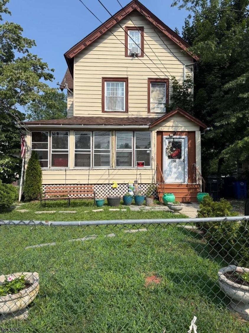 736 W Front St Property Photo 1