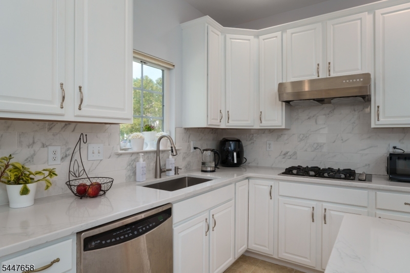 2 Pickering Cir Property Photo 16