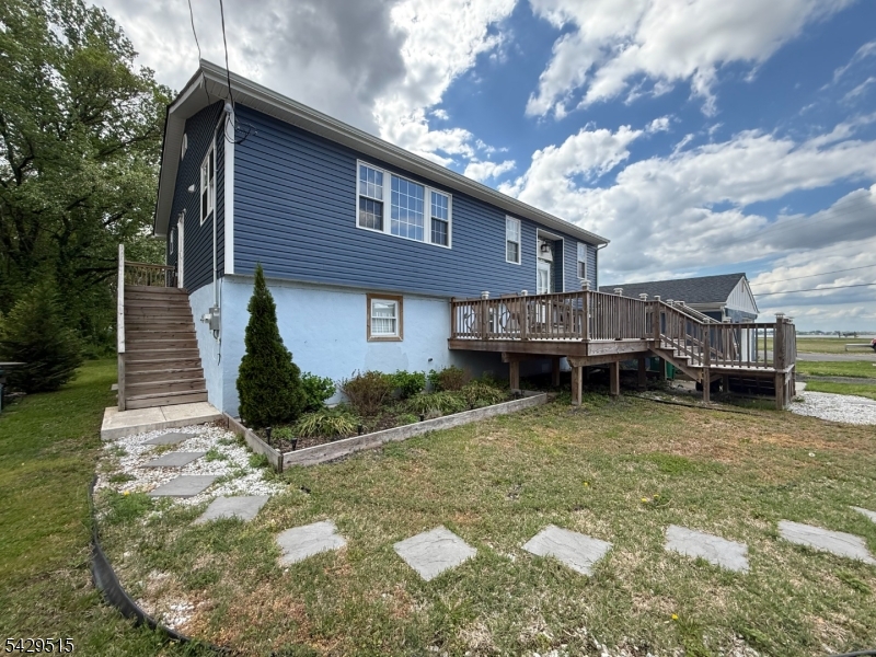 161 Harvard Rd Property Photo 3