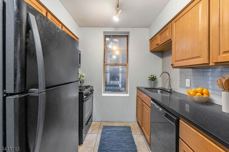 250 Clendenny Ave 4 Property Photo 3