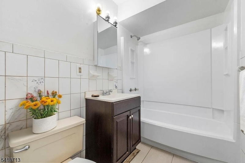 250 Clendenny Ave 4 Property Photo 7