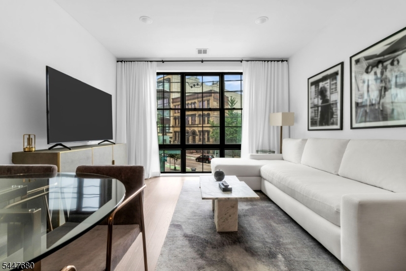 386 5th St 204 Property Photo 6