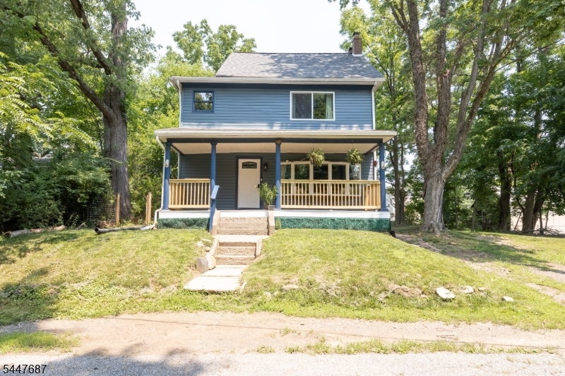 30 Henderson St Property Photo 1
