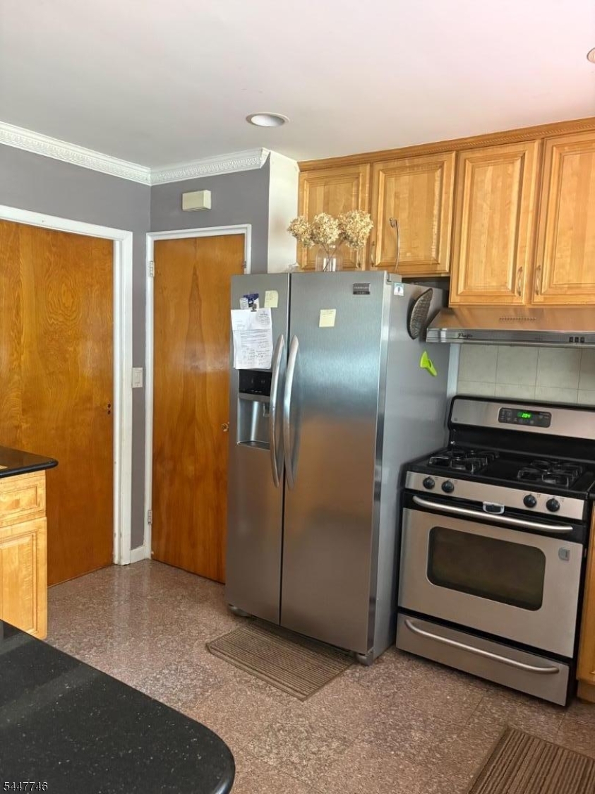 30 Harding Ave Property Photo 11